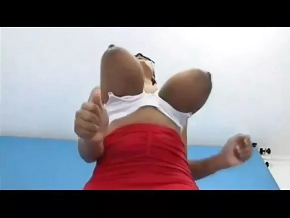 Vithuzithuzi vyakufipa vyakuwonda na mabere ghakuru ghakuthukira, ebony wakudontha mkaka.