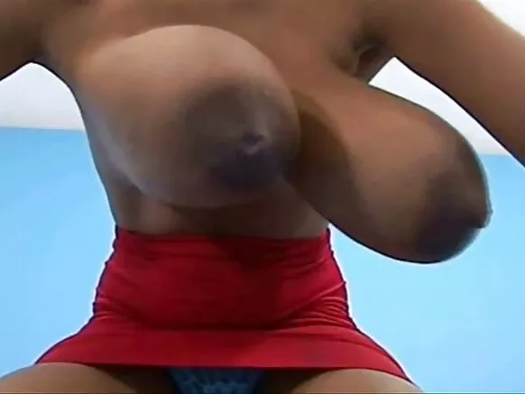 Bounce na mabere ghakuru ghakuyamwisa.