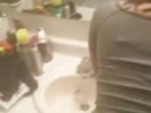 Indian Desi Wakuwoneka Kugona Nkhumba Yikuru Yifipa Mu Chipinda cha Kugezeramo, Ebony Solo Squirt.
