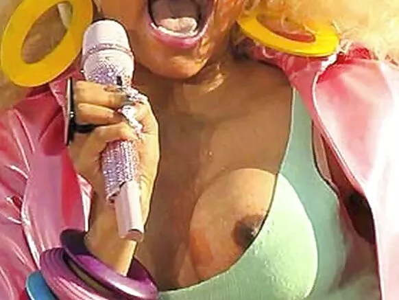 Nicki minaj wakumanyikwa wambura kuvwara wakufipa mafuta.