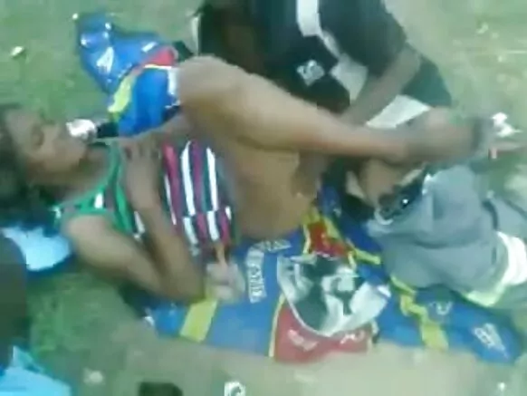 Milf wakufipa wa ku South Africa wakupeleka blowjob ku hule.